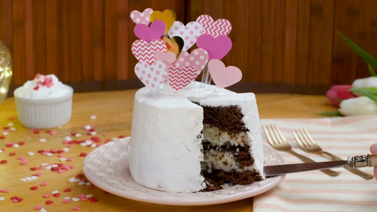 BOLO DE DIA DOS NAMORADOS: a receita com RECHEIO DE BEIJINHO para impressionar o seu amor
