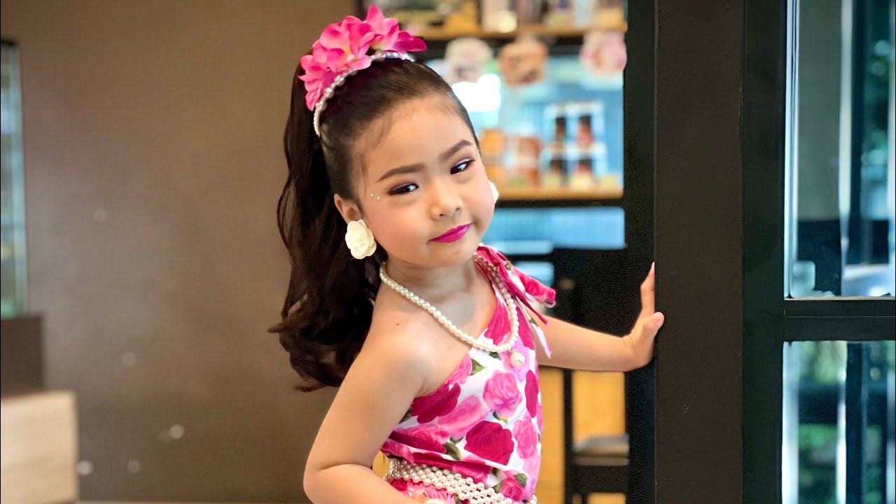 ประตูใจ เต้นประกอบเพลงงานประจำปี โรงเรียนใบบุญป่าซาง น้องปิ่นพลอย อนุบาล 2/1