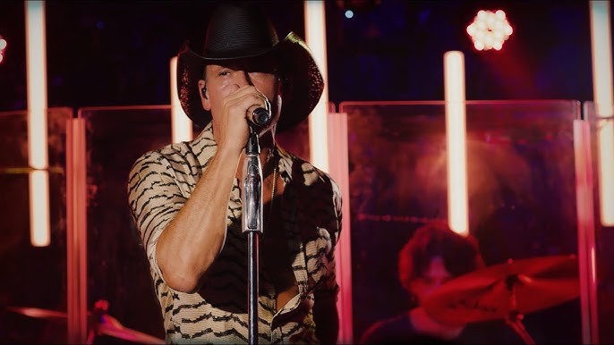 Tim McGraw - Shotgun Rider (Live from The End)