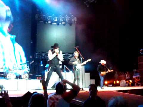 Brooks & Dunn Last Rodeo Pittsburgh 2010 "Play Something Country" Opening