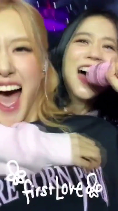 The way Jennie's reaction when Jisoo hugging Rosé  #BLACKPINK #CHAESOO