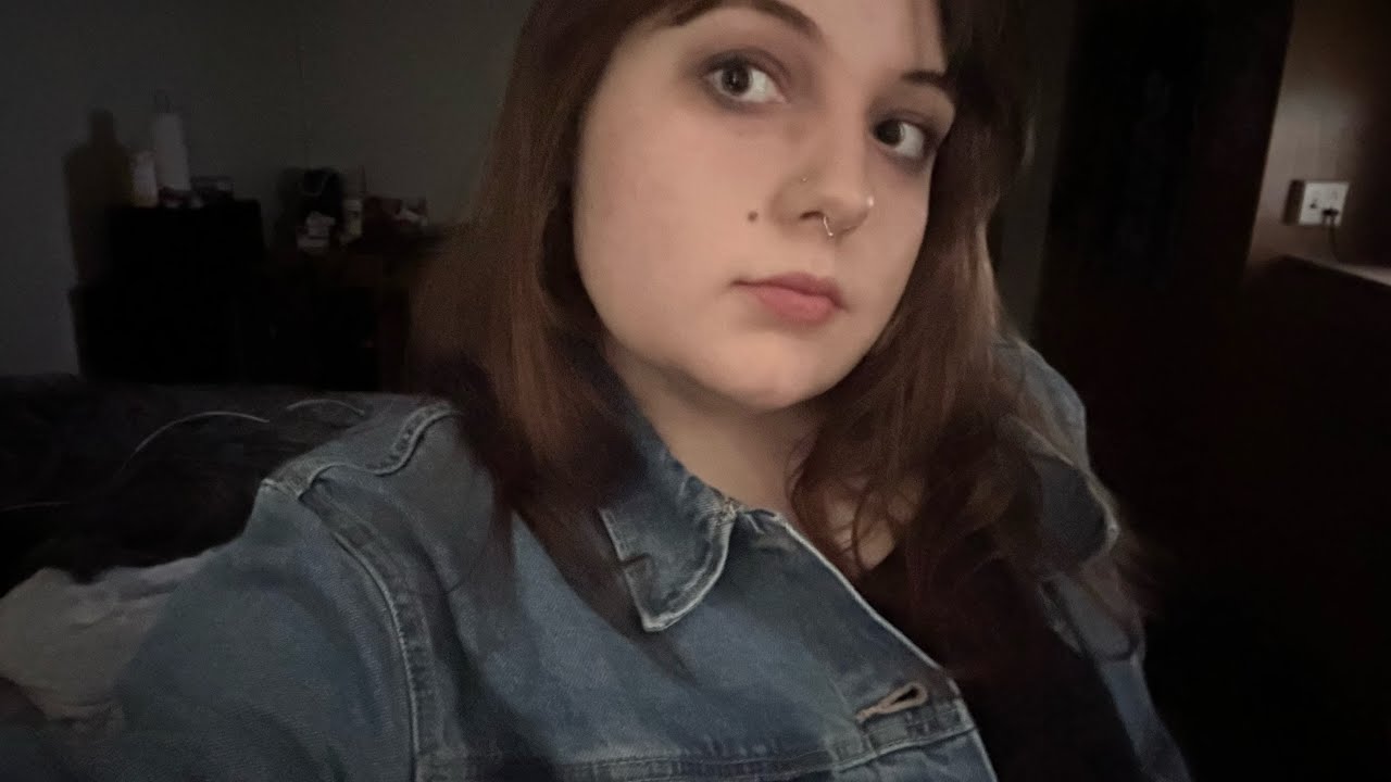 ASMR in my Dorm (Fast Tapping) 