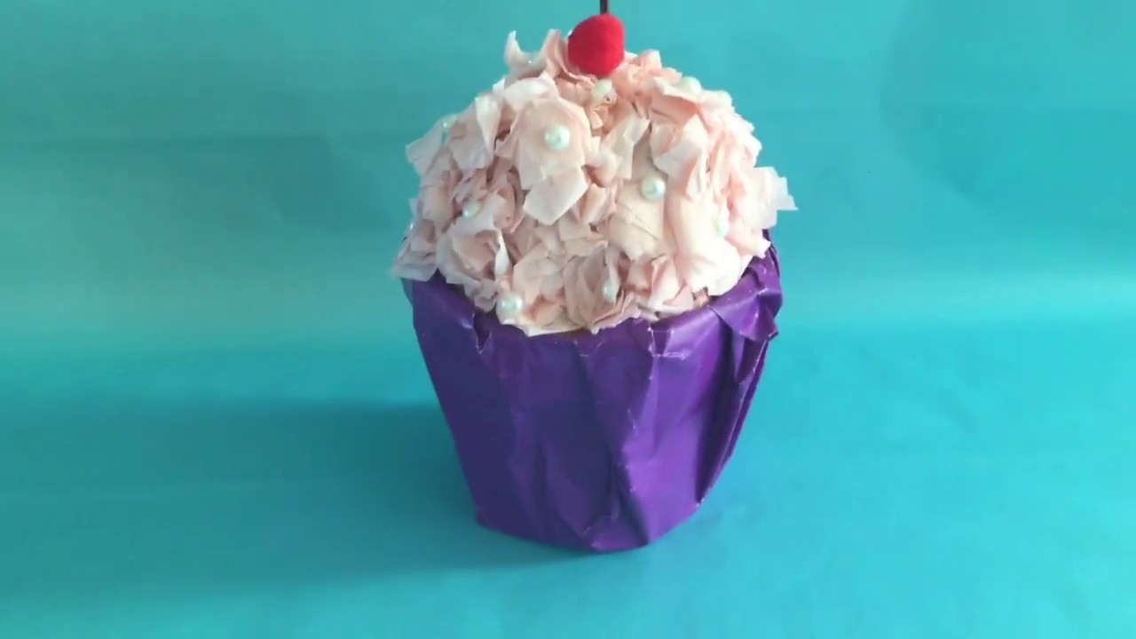 dennenboom Pebish verticaal DIY: Makkelijke en supersnelle last minute Sinterklaas Surprise maken:  Cupcake - YouTube