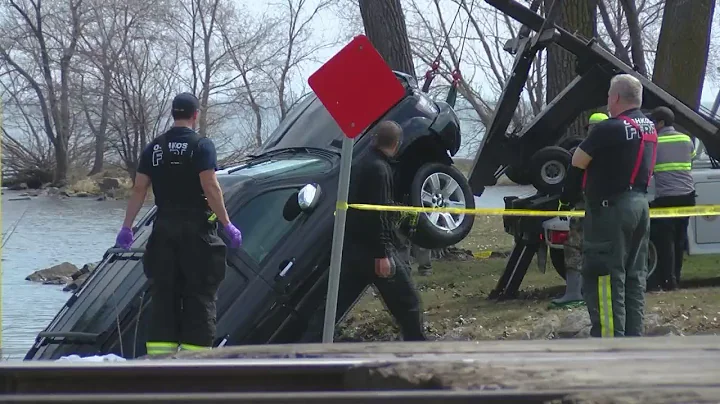 Man hospitalized after driving vehicle off Oshkosh boat launch following hit-and-run