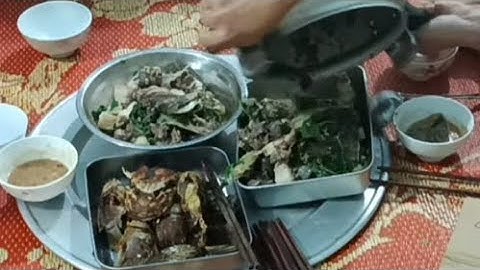 Bữa cơm đạm bạc , tổng kết vụ cày bừa của anh em / hái lượm miền Bắc 