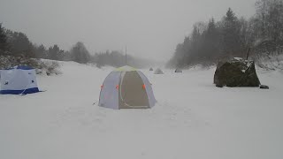 Зимняя рыбалка в палатке в метель/ Наловил ельца