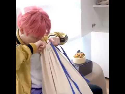 Jungoo carrying the bag jimin gifted for his bday #kookmin #jikook