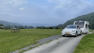 Roadtrip naar Wales met een Tesla Model Y RWD 60kwh + Sprite Alpine Sport 370EK (1150kg) caravan