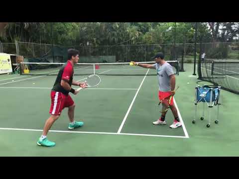 Video: Bermain tenis