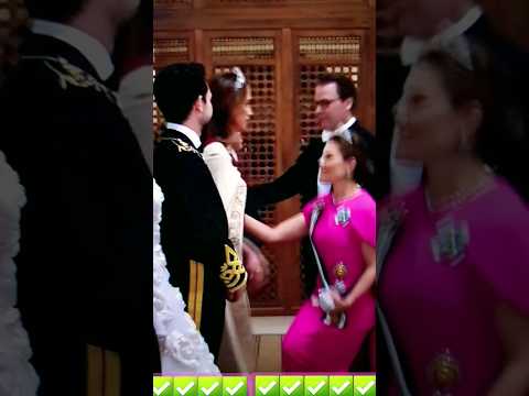 WEDDING CURTSY TO