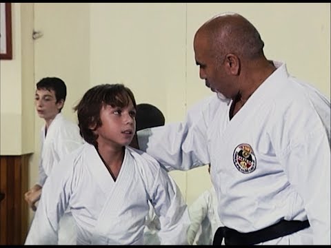 Arka Sokaklar - Tekin Karate Kursunda Kızlardan Dayak Yedi