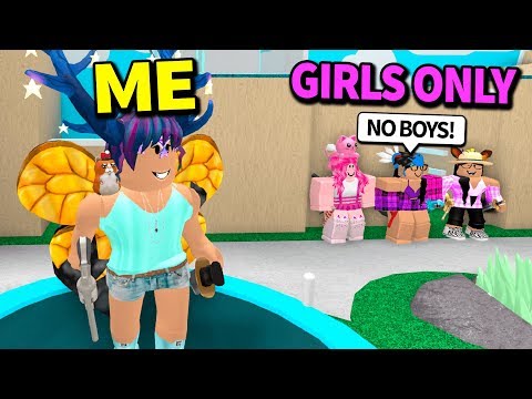 This Mm2 Lobby Was Girls Only I Went Undercover Roblox - roblox how to glitch through walls on mm2 youtube