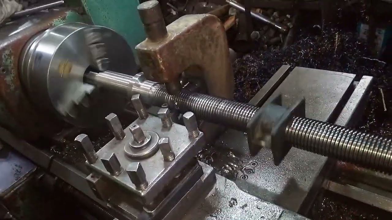 long Shaft Threading  With A Lathes machine