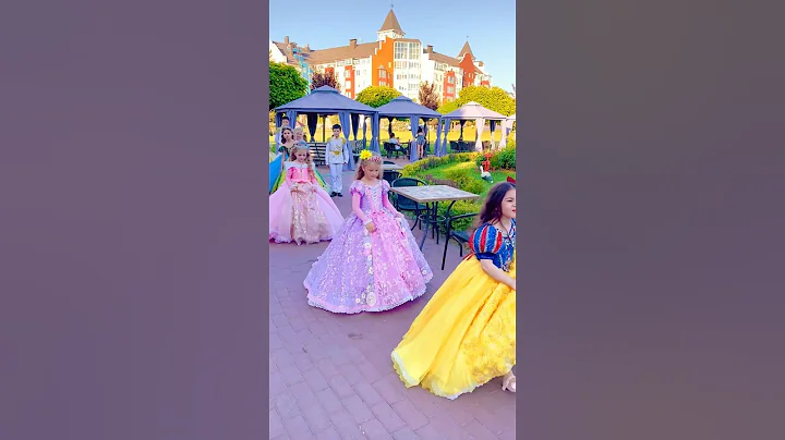 Princesses👸🏻#disneyprincess #cosplay #disneycosplay #princessdress #rapunzel #aurora #belle #fyp