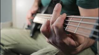 I Plugged in a Bass Guitar into an electric guitar amp!