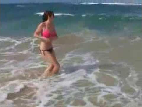 Girl loses bikini bottoms at beach! 