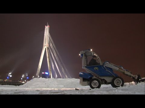 Video: Vertikālās vēja turbīnas