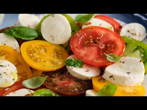 Video: Light Salad With Cheese, Tomatoes And Herbs