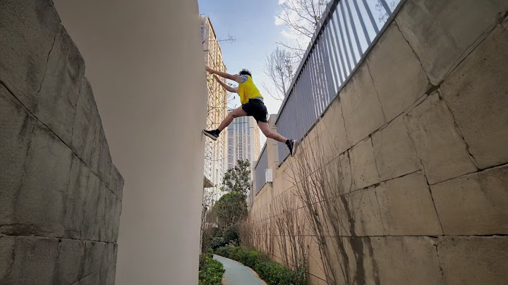 The Delivery Guy Helps The Beautiful Girl Pick Up Her Bag, This Is So Cool #Parkour #Skate#Shorts