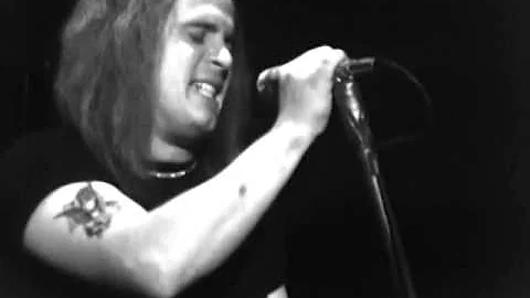 Lynyrd Skynyrd - Don't Ask Me No Questions - 4/27/1975 - Winterland (Official)