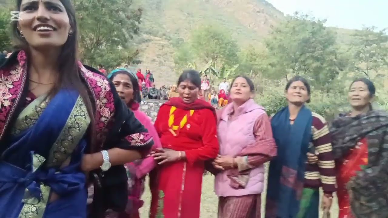 थलारो चम्क्याको छैके...महेश रोकाया बझाङ  र यसोदा देबकोटा बिच पिखेत काठ्यापुनी 2082 को घम्साघम्सी खेल