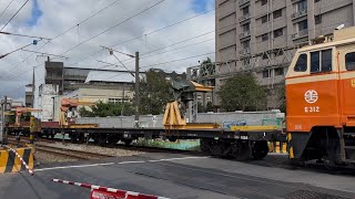 11/05/2025 台鐵 7502次 散裝貨列 本務E416電力機車 迴送E312電力機車 桃園建國東路平交道通過 / TRA 2 GE E42C leading manifest