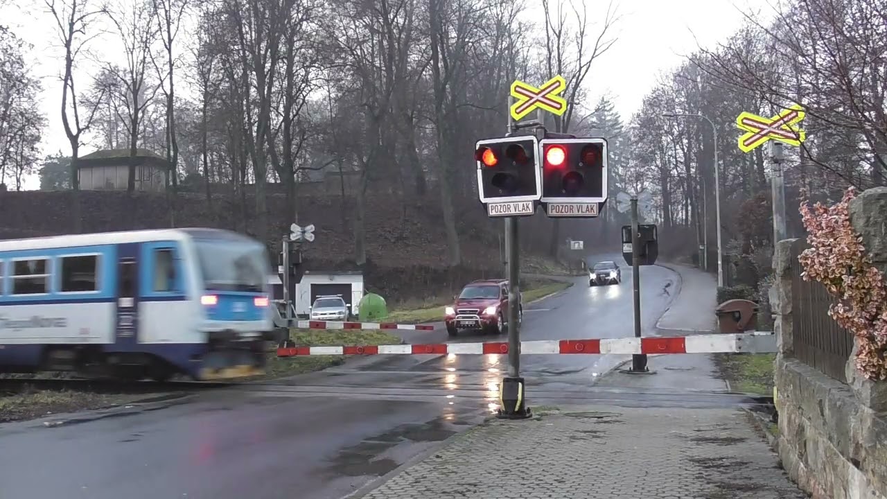 Železniční přejezd Trutnov-Vlčická (CZ) - 7.12.2025 / Railroad crossing
