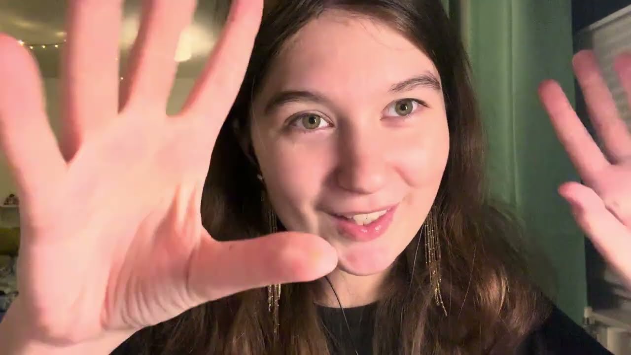 Настоящий врач проводит очень профессиональное обследование черепных нервов (ASMR)