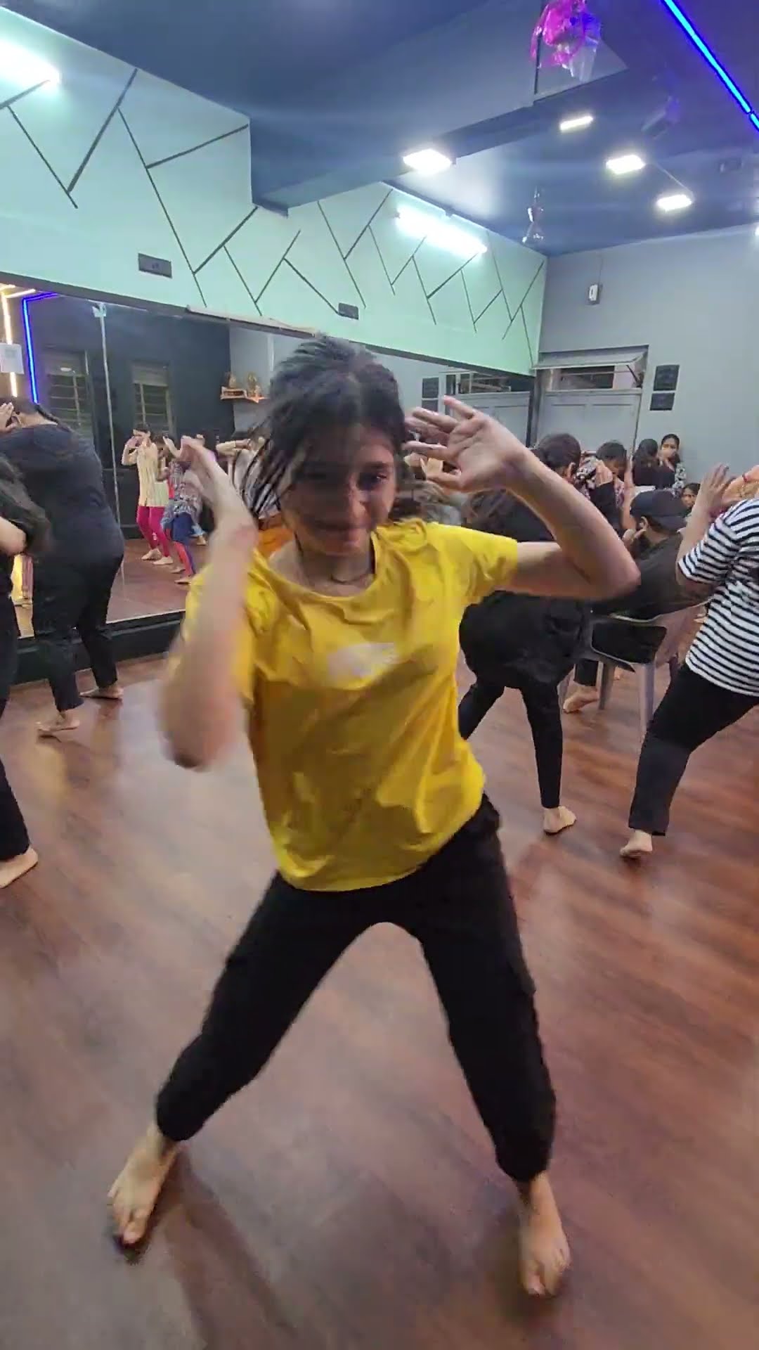 Nagada Sang DholOne of our best choreography... #chaitranavratri #navratrispecial#dandiya #garba