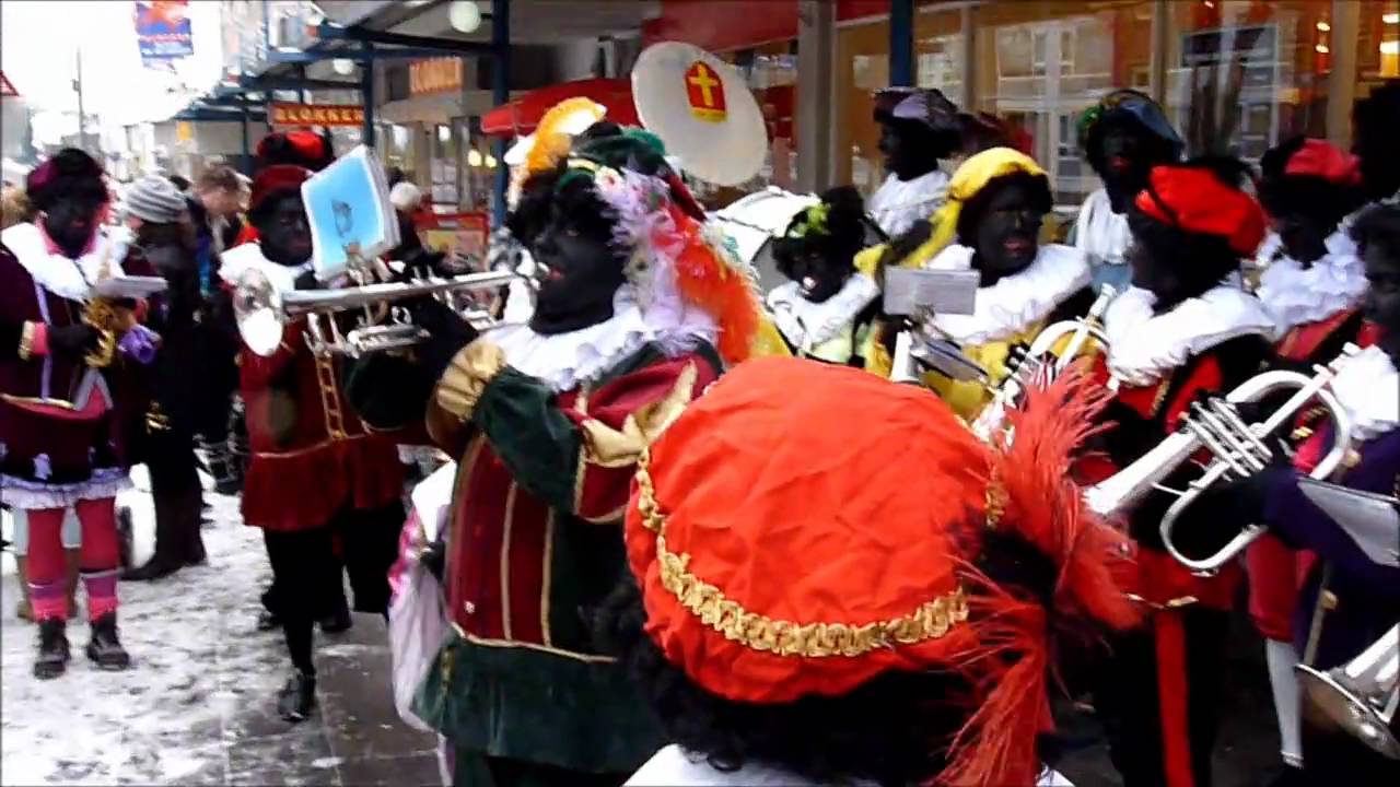 Pietenorkest Eendracht adelaarslaan 04-12-2010.wmv