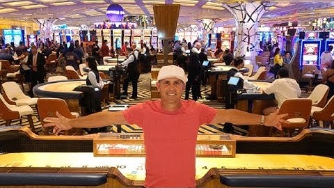 KING DICE PLAYING live CRAPS in a casino . I want to thank the viewer that sent this to me.