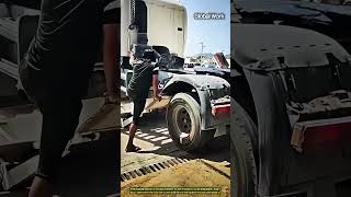 트레일러 정밀 결합 및 안전 하차 도크 진입 기술 #worker #process #trailer #dock #cargo