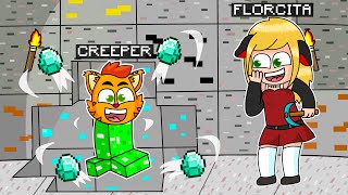 ¡JUGAMOS MINECRAFT PERO SOY UN CREEPER ÚTIL! 😱🧨😂 | SRGATO X FLOR EN ME CONVIERTO EN UN MINI CREEPER