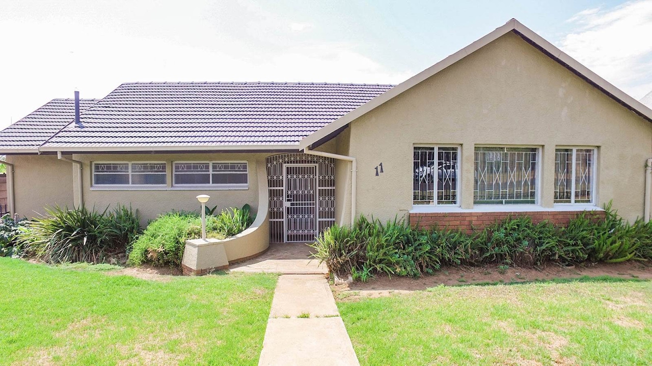 4 Bedroom House for sale in Gauteng | East Rand | Kempton Park | Glen Marais | 11 Engel |