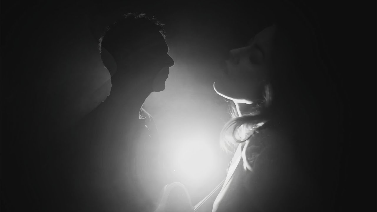 Παρακολούθηση Lost Velvet - Right Back (Official Music Video) στο YouTube Παρακολούθηση Lost Velvet - Right Back (Official Music Video) στο YouTube
