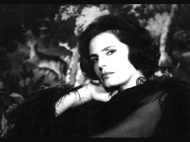 Watch Amália Rodrigues - Confesso on YouTube Watch Amália Rodrigues - Confesso on YouTube