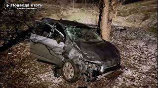 Ночное ДТП В Белгородской области. Автомобиль Chevrolet Aveo съехал в кювет и столкнулся с деревом.