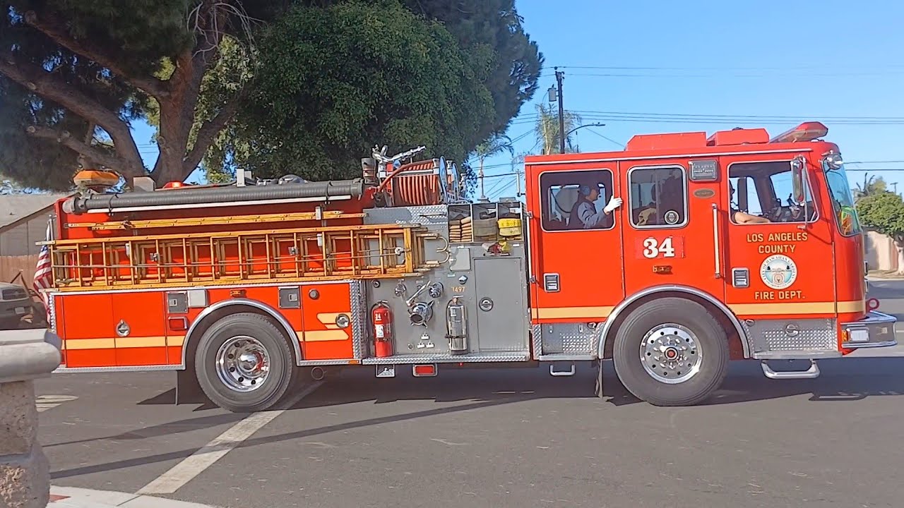 LACoFD Engine 34 Arriving - YouTube