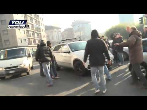 MILANO - Manifestazione dei Forconi scontri con tifosi dell'Ajax (11 Dicembre 2013) - YouTube