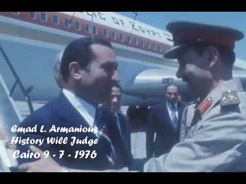 حسني مبارك في مطار القاهرة عند عودته من الخرطوم وفي استقباله ممدوح سالم والجمسي وذلك في 9 7 1976