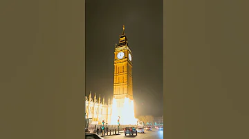 Big Ben Chimes Midnight Then Blasts Off Like A Rocket Bigben Travel British Aivideo 