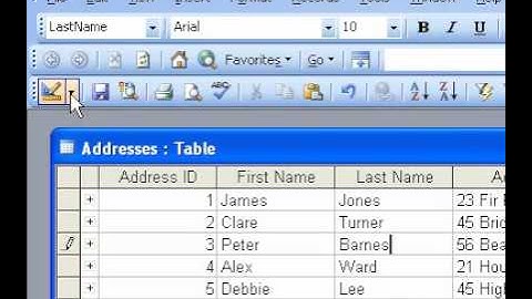 Microsoft Office Access 2003 Insert a default value in a field