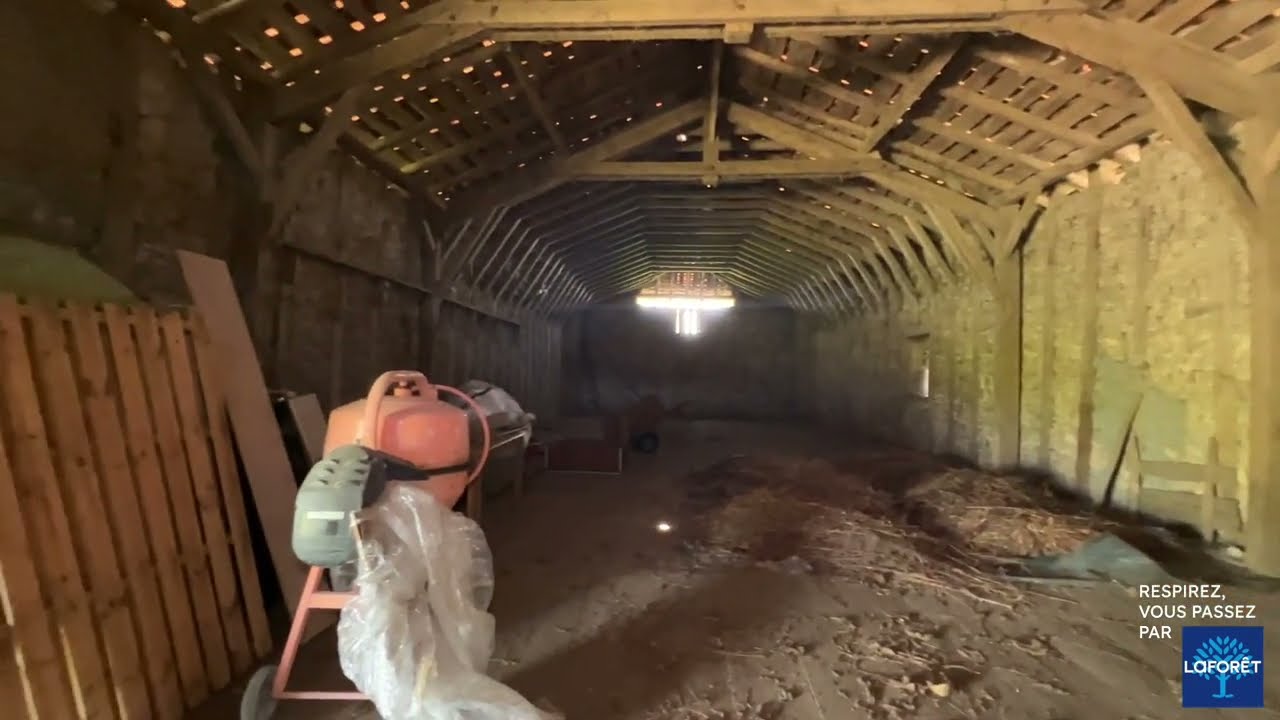 Maison  et grange St Julien de Toursac    10 mn de Maurs Cantal à vendre chez Laforêt Aurillac