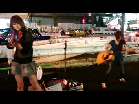 Amazing Street Rock Violinist Ayasa !! (sword of the far east)