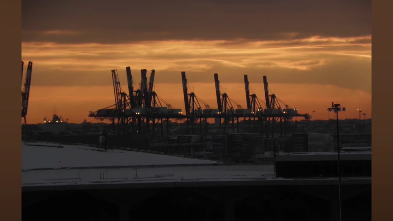 The Great Blizzard of New York  2011 - Digging Out of the Newark Airport Hotel