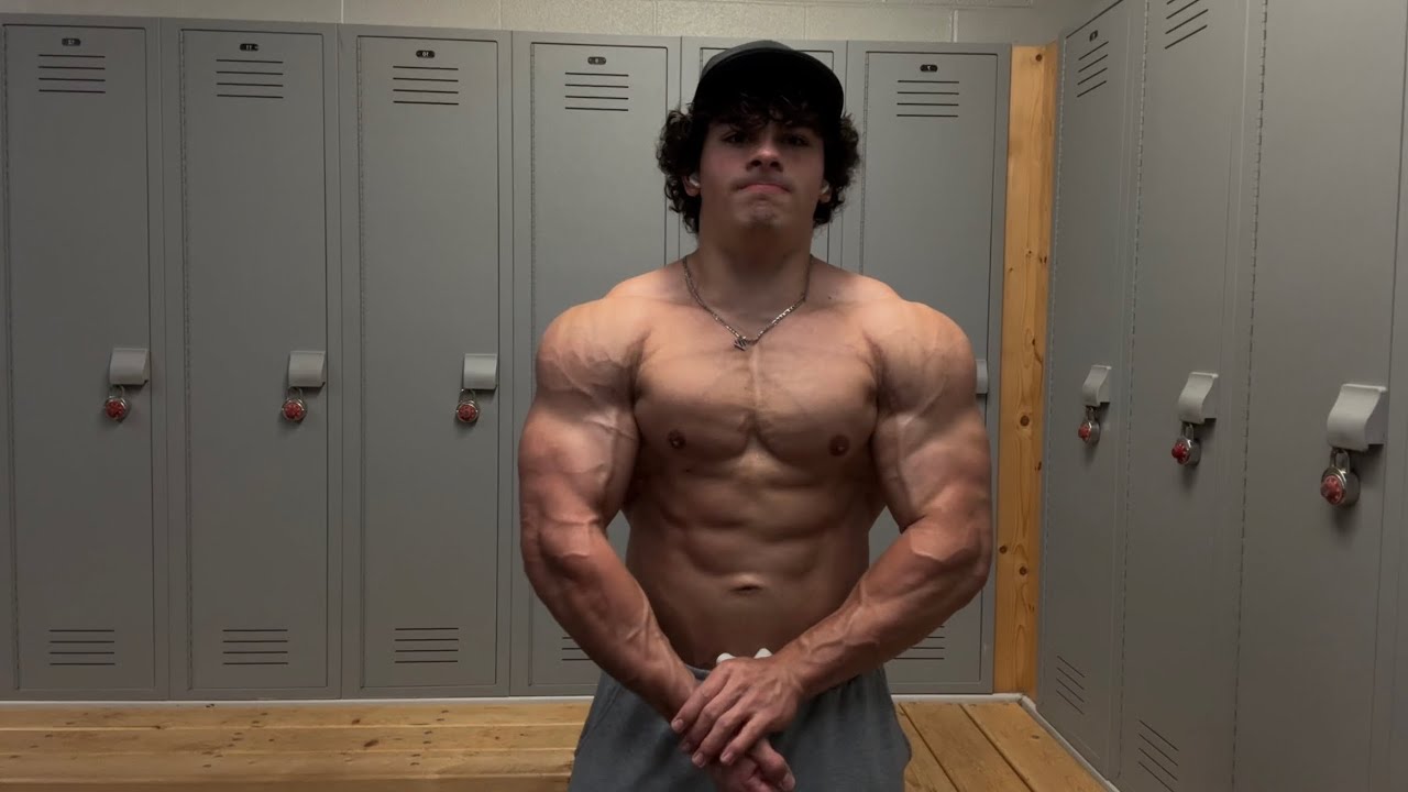 Day In The Life Of 18 Year old College Bodybuilder