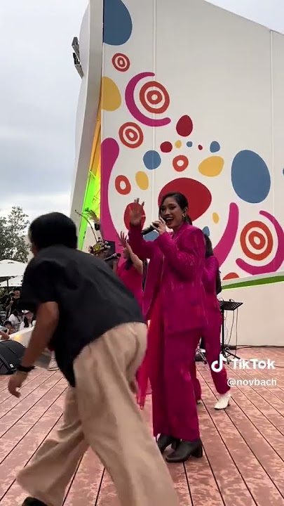 Download lagu KERENNYA NOVIA & TRIVANITA DI JEPANG BAWA LAGU DAERAH