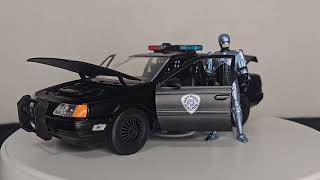 Jada 33743 1/24 RoboCop 35th Anniversary OCP Ford Taurus Police Car w/RoboCop Figure