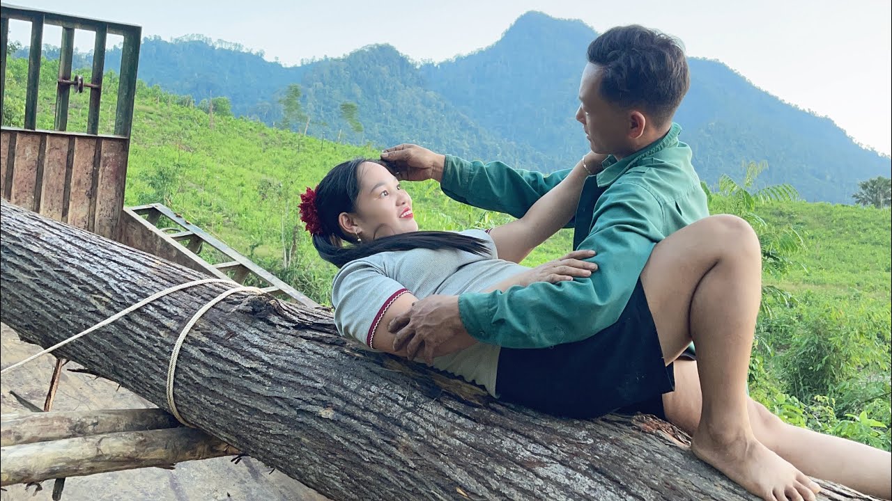 repaired the farm vehicle that broke down while transporting large logs himself