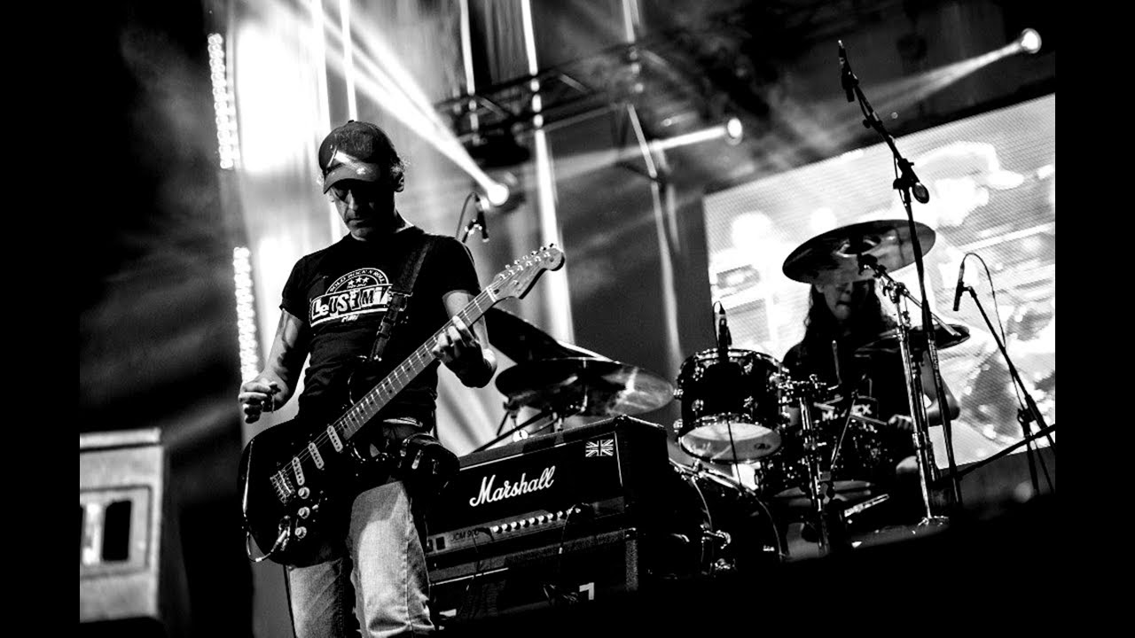 DANIEL F - Sucede que cuando llueve.